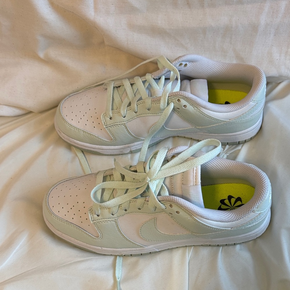 Nike Cream and Light Green Sneakers